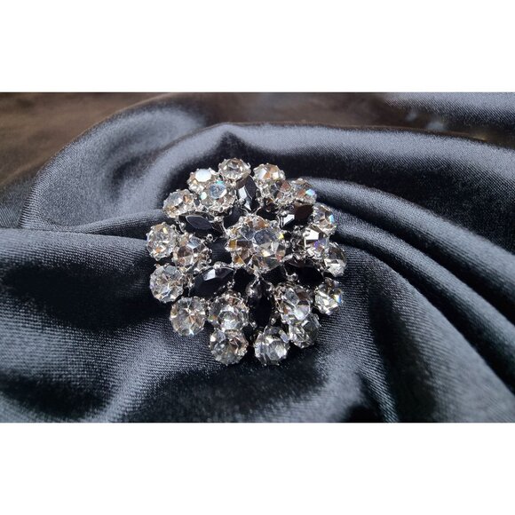 Vintage Rhinestone & Black Glass Floral Brooch - Picture 2 of 5